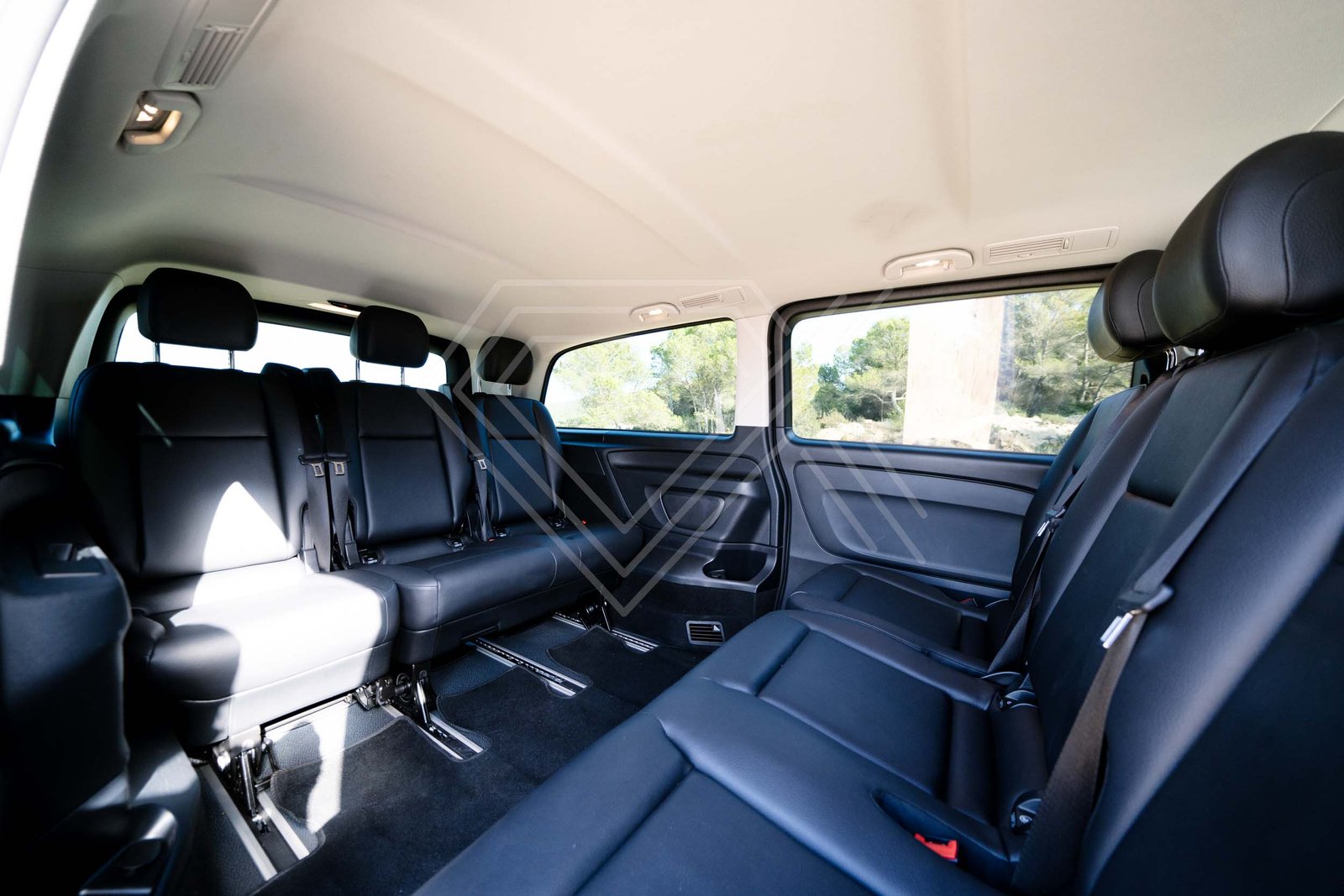 Descubre la animada vida nocturna de Ibiza clubes bares y fiestas (1)